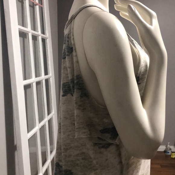 💫 3 for 30 💫 Express Camo Cold Shoulder Top - Picture 2 of 7